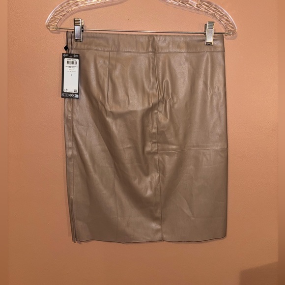 Vera Moda Dresses & Skirts - NWT VERA MODA BROWN LENTIL SKIRT SZ SMALL VMOLYMPIA YMPIA HR SHORT PL  NOOS